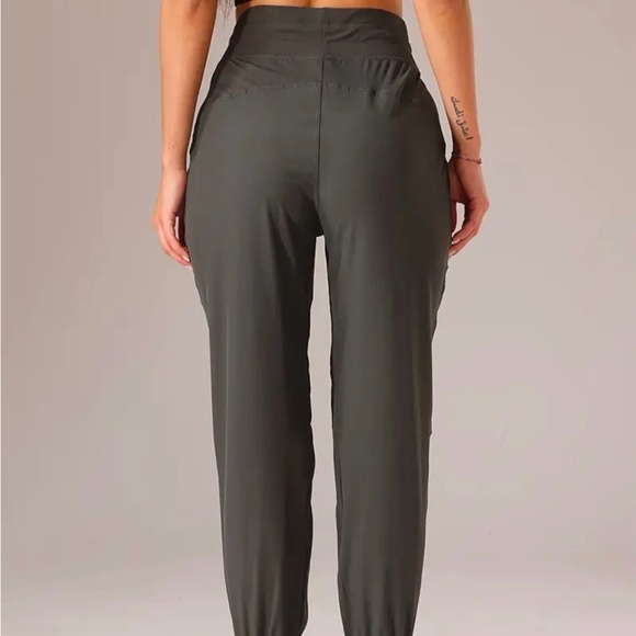 New without tags, never worn women's pants. - Picture 9 of 9